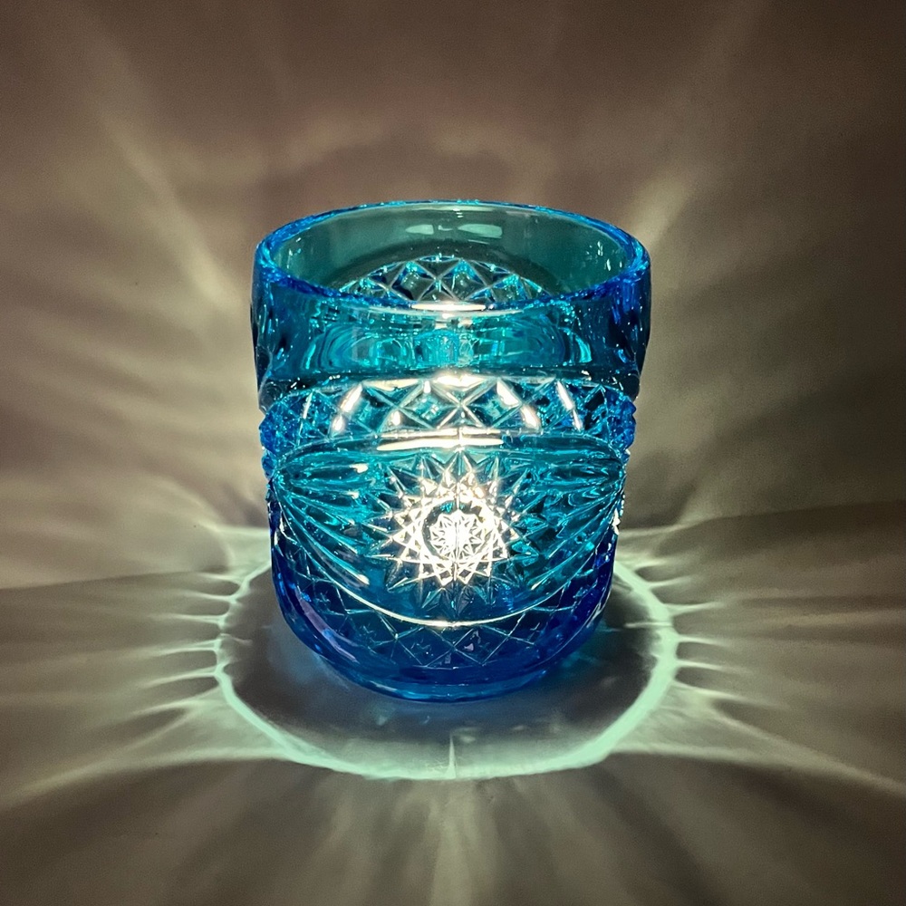 Gorgeous blue vintage glass candle holder. Excellent condition!
